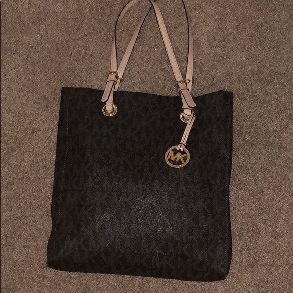 Michael Kors Handbags - Michael Kors signature tote